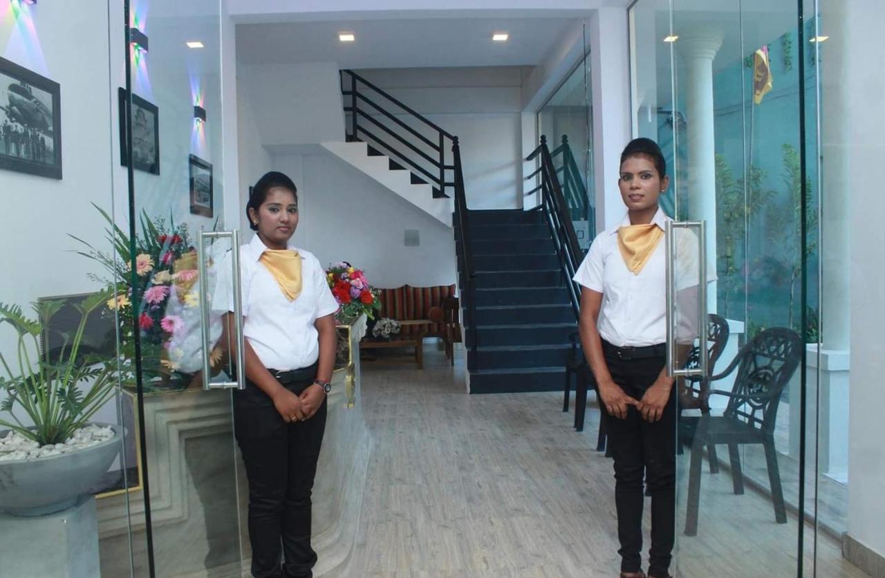 Kings Gate Airport Transit Hotel คาตุนายากา ภายนอก รูปภาพ
